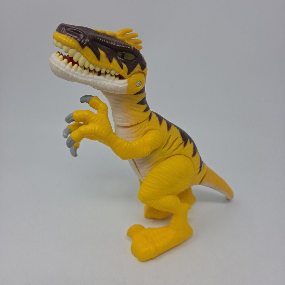 Jurassic World JW RAPTOR Yellow Dinosaur 8"x 10"Electronic Lights and Sounds